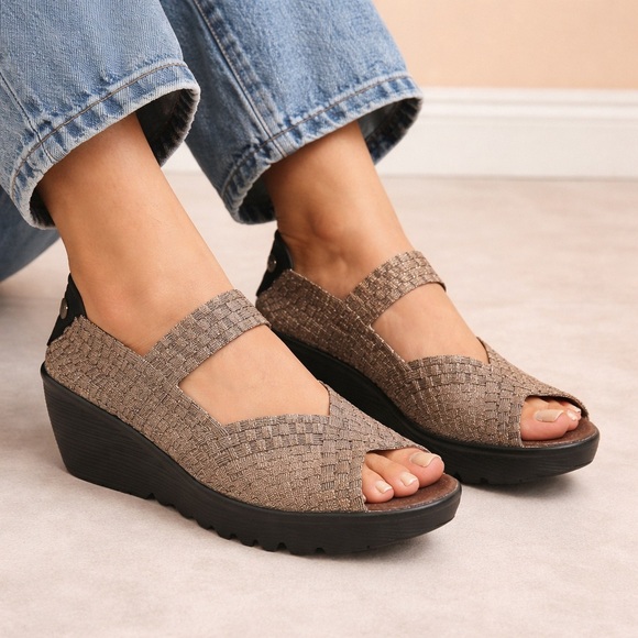 bernie mev. Shoes - NWOB Bernie Mev. Women's Lulia EU Size 41/US 9.5 Gold Black Basket Weave Wedge